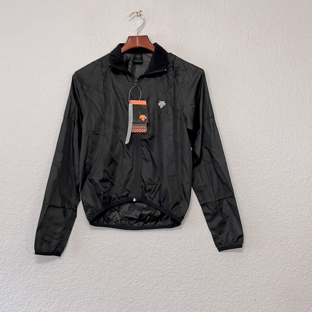Descente Velom Windbreaker Jacket
